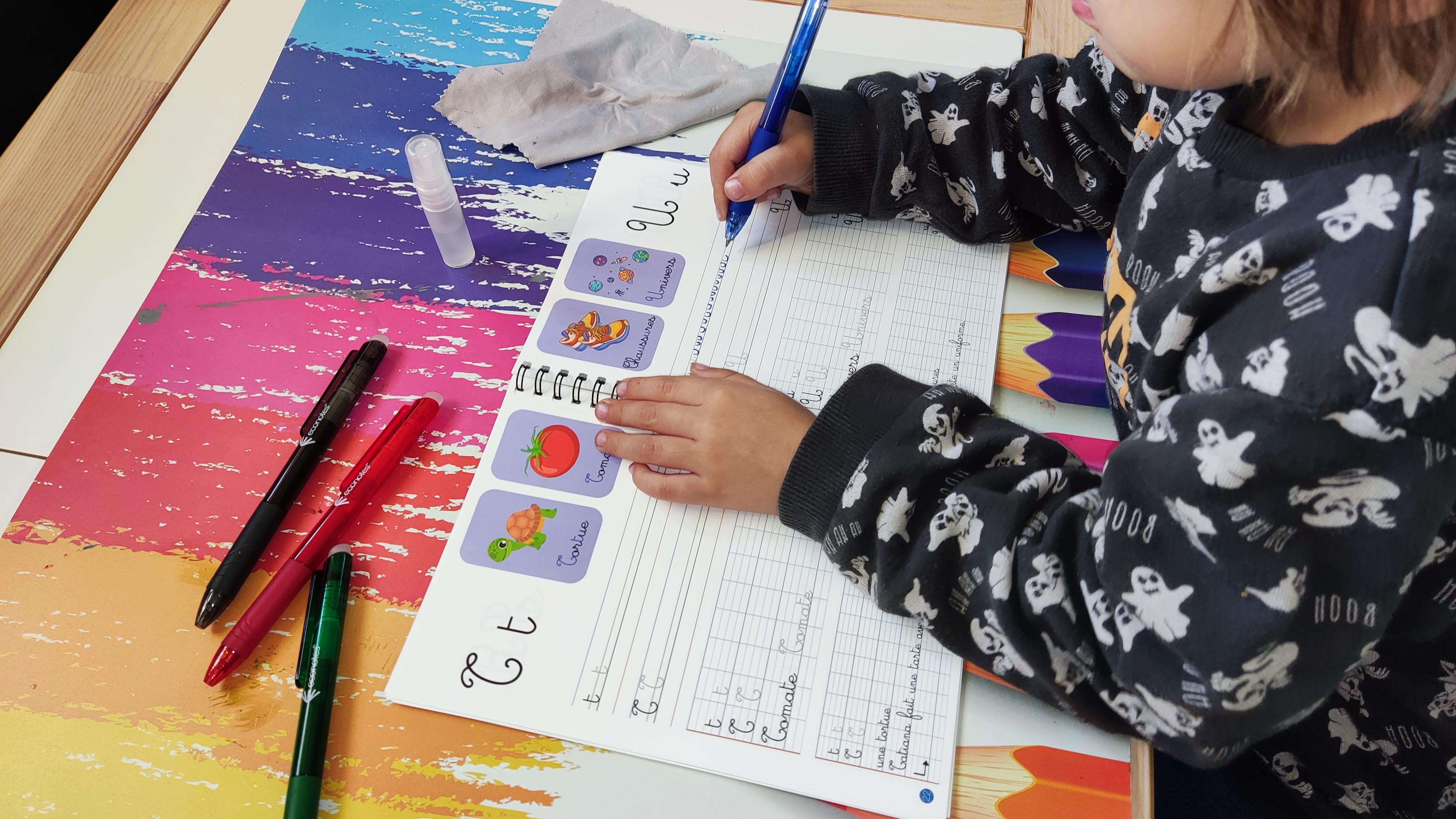 montessori-ecriture-enfant-cahier-ecoresponsable.jpg